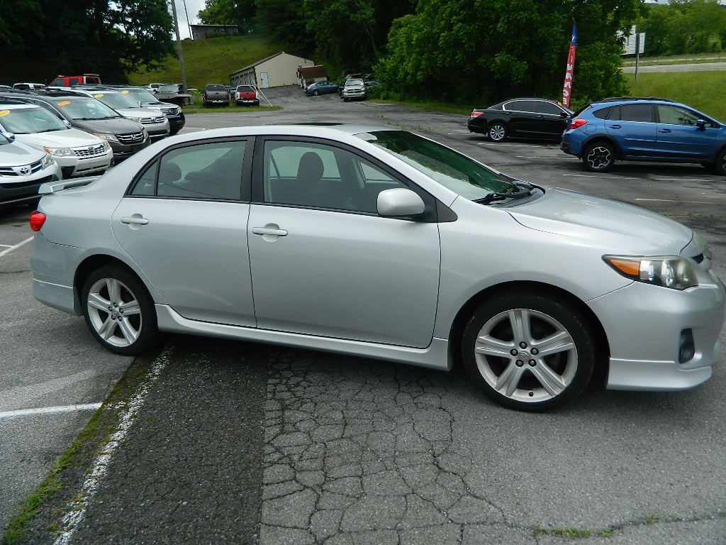 2013 Toyota Corolla Image 2
