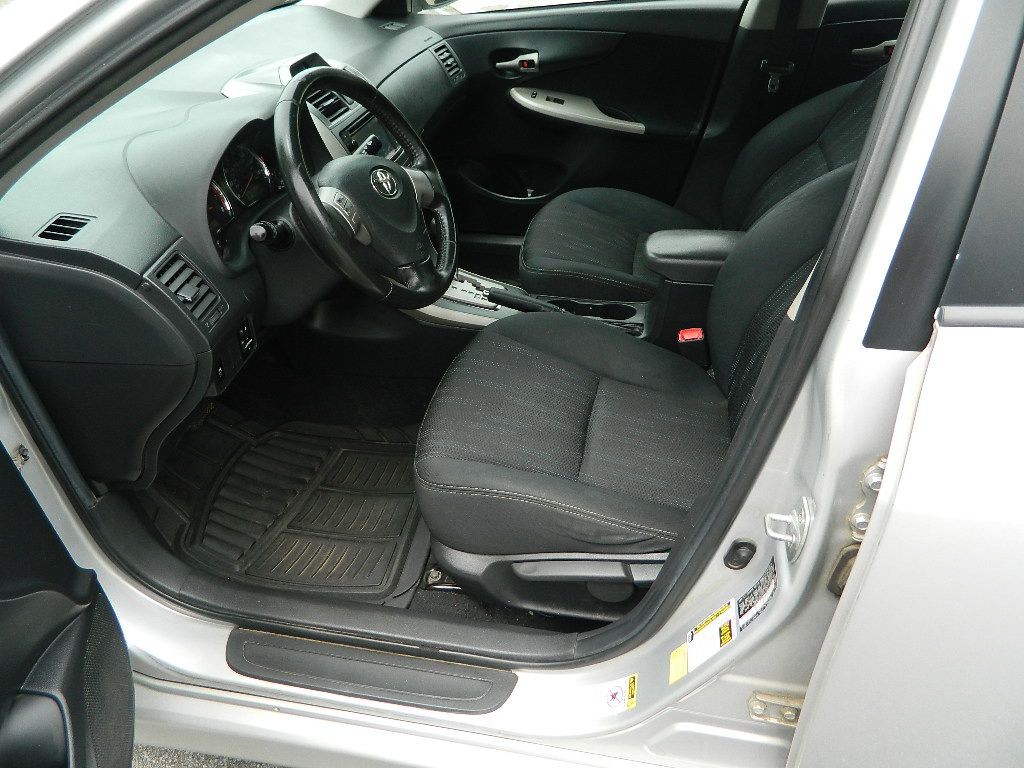 2013 Toyota Corolla Image 8