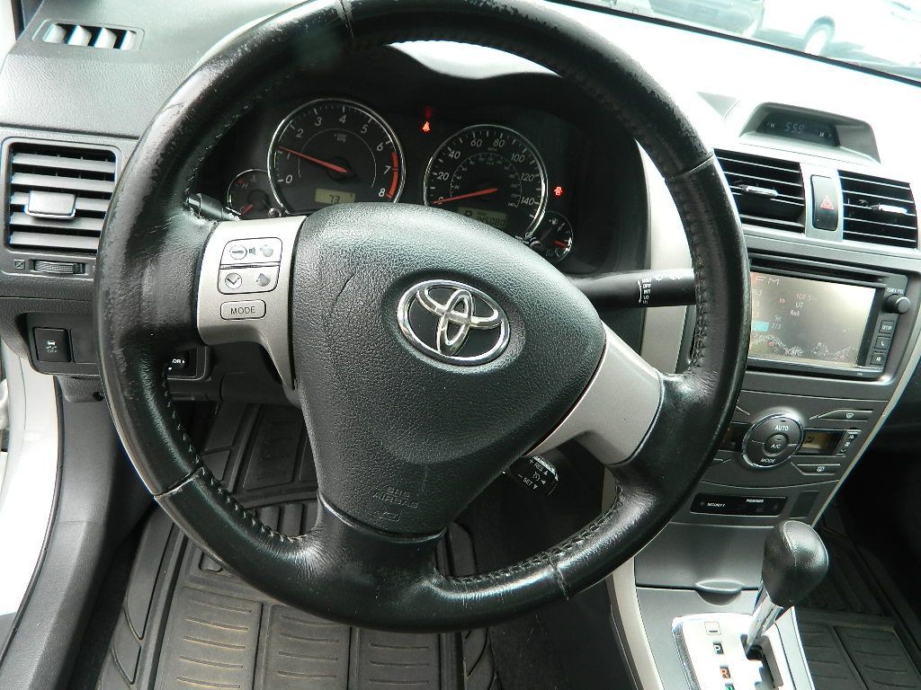 2013 Toyota Corolla Image 9