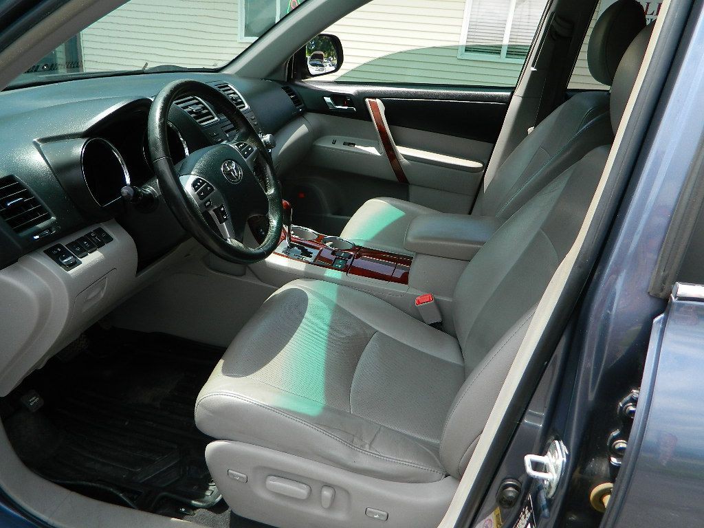 2012 Toyota Highlander Image 9