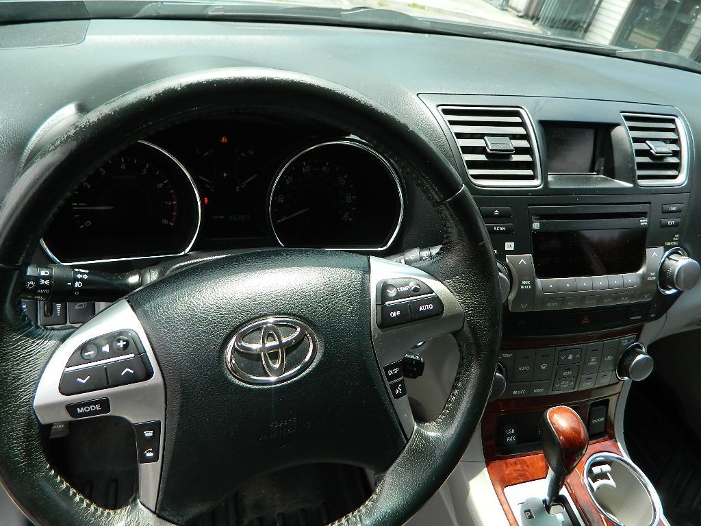 2012 Toyota Highlander Image 10