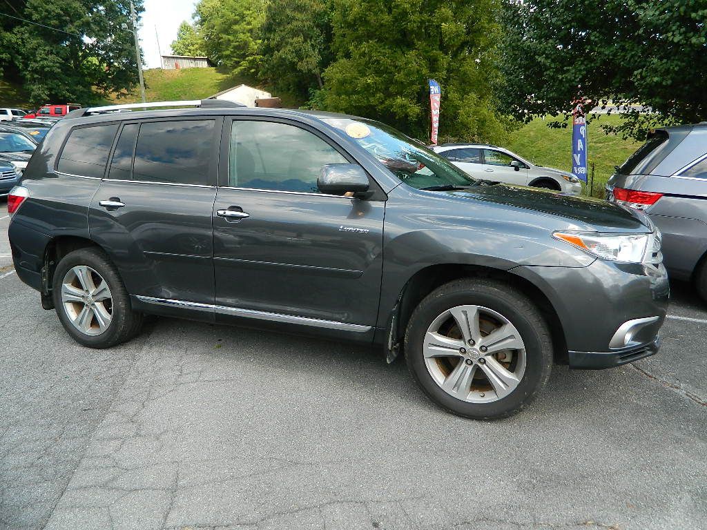 2013 Toyota Highlander Image 2