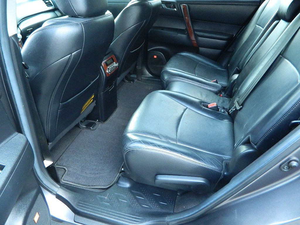 2013 Toyota Highlander Image 8