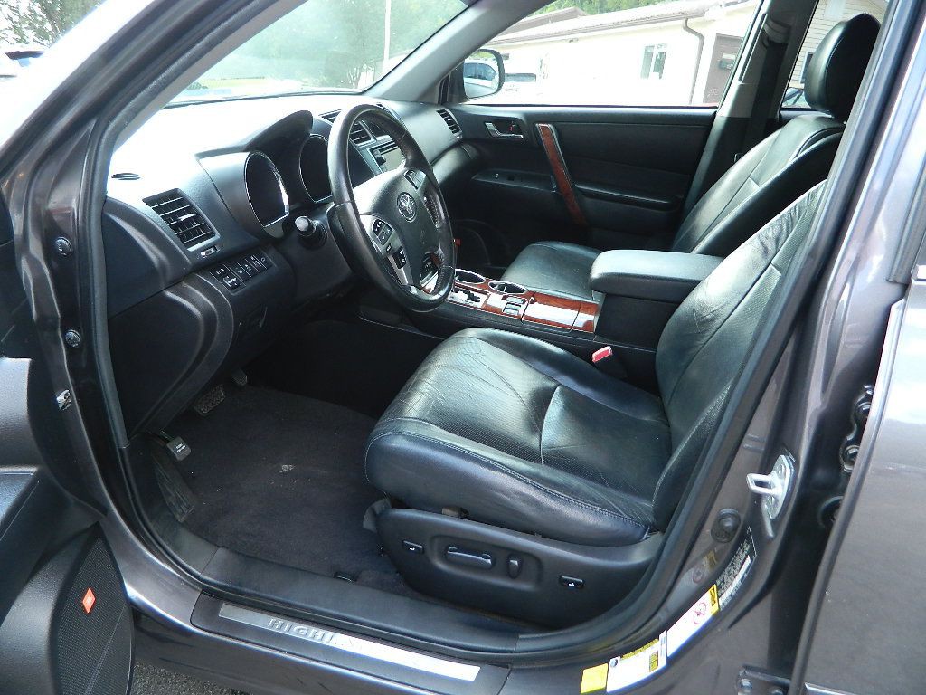 2013 Toyota Highlander Image 9