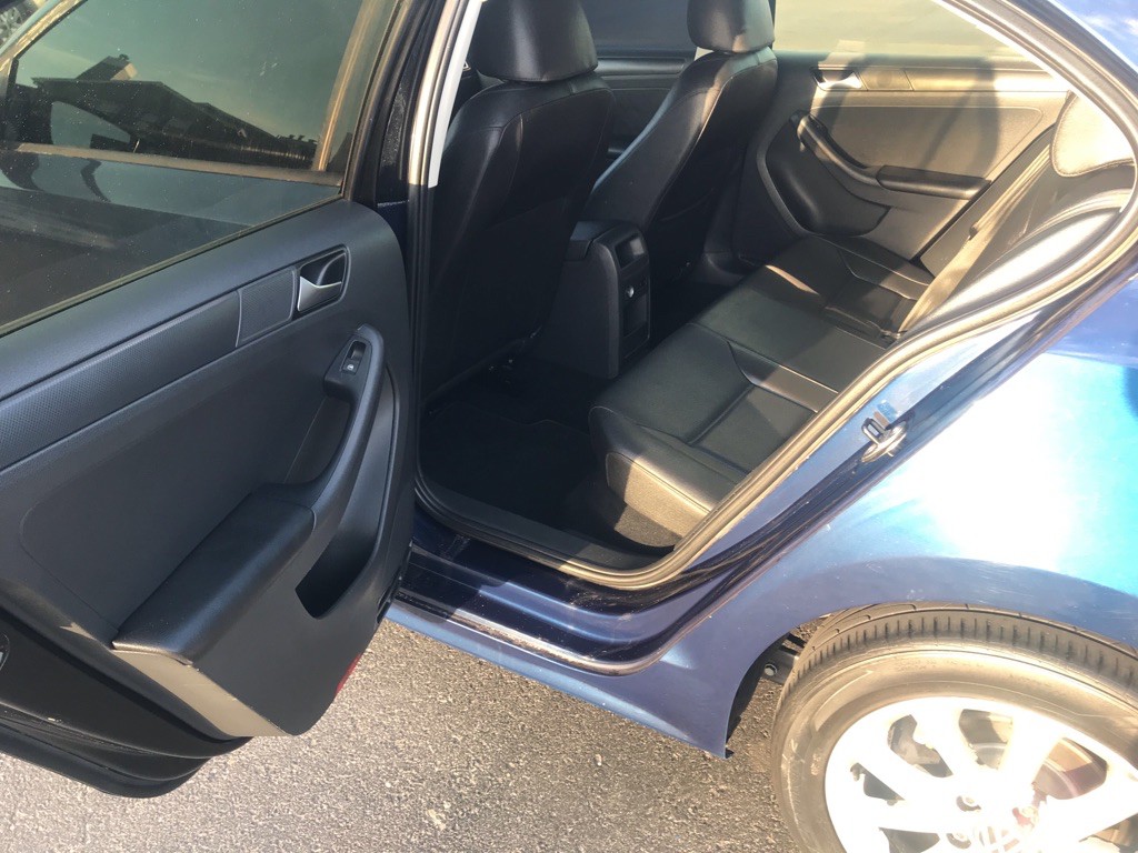 2012 Volkswagen Jetta Image 12