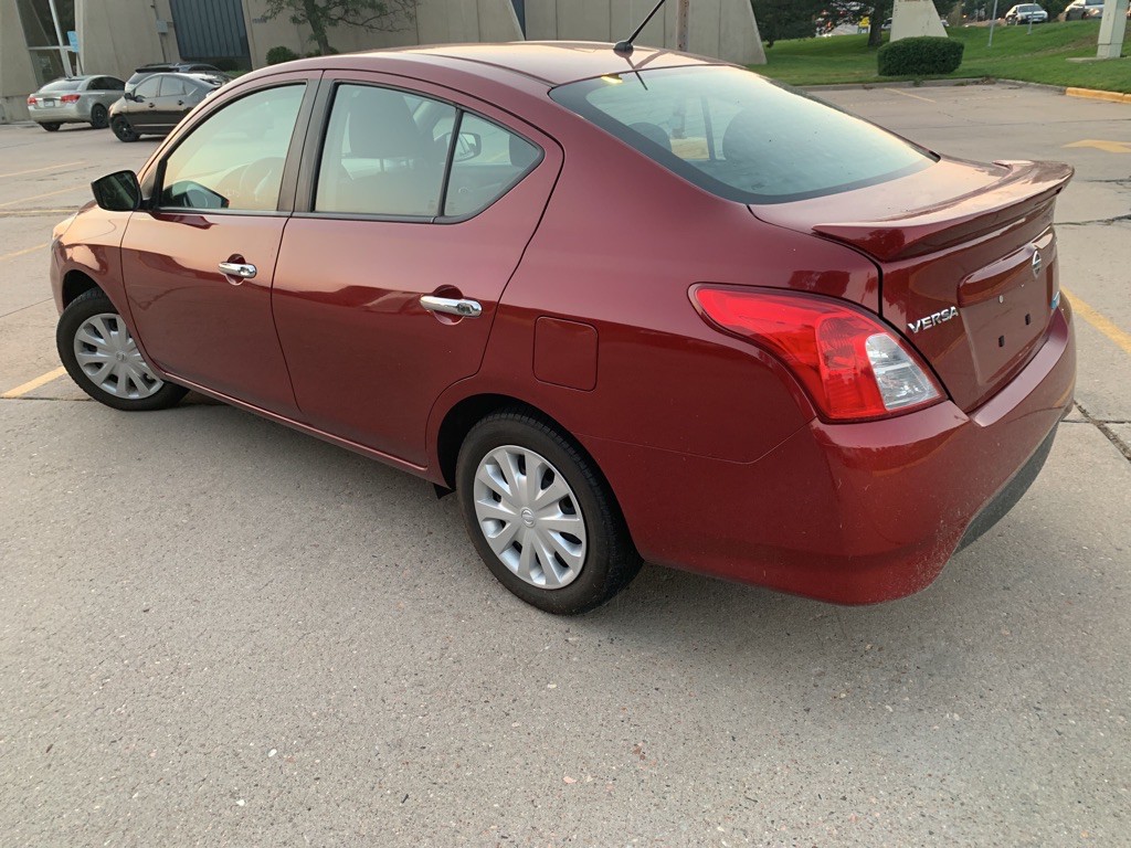 2016 Nissan Versa Image 4