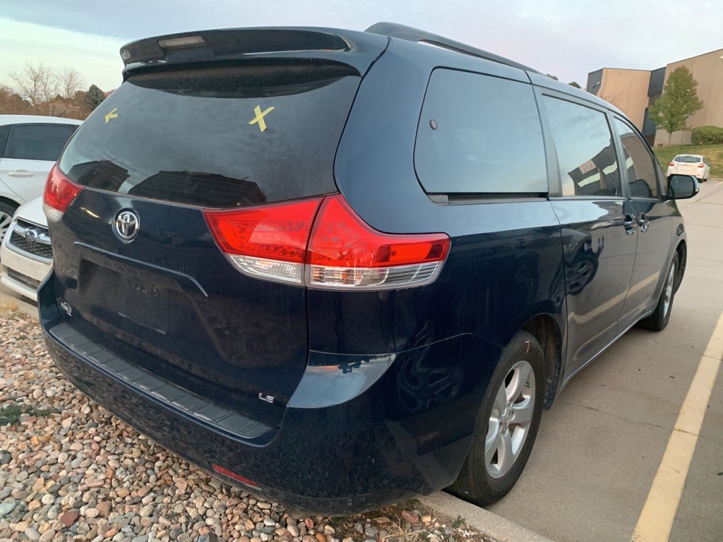 2011 Toyota Sienna Image 4