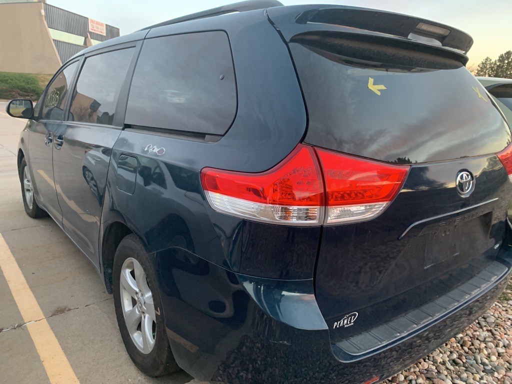 2011 Toyota Sienna Image 6