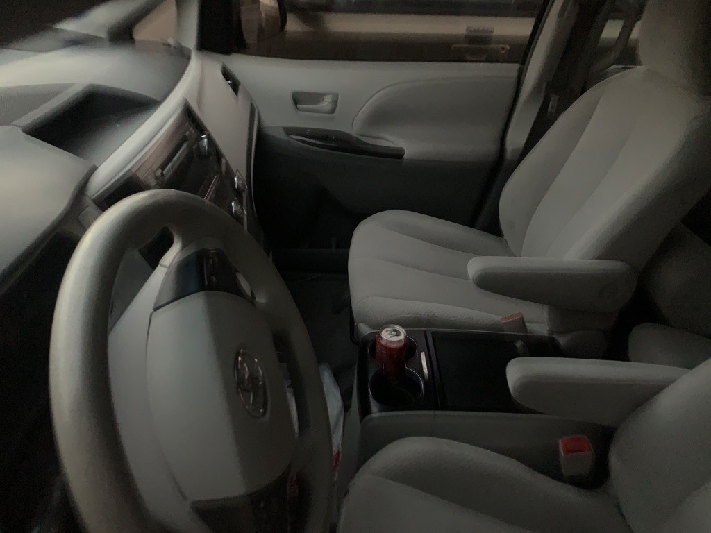 2011 Toyota Sienna Image 8