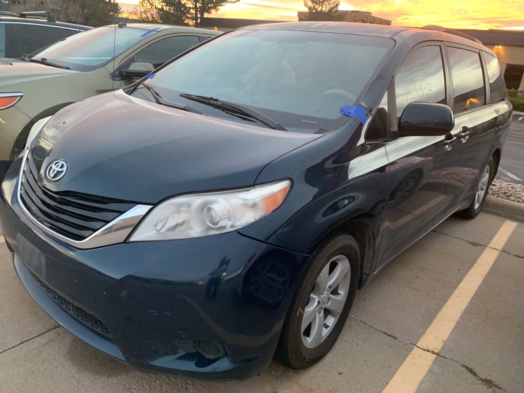 2011 Toyota Sienna Image 1