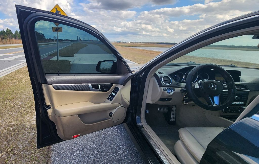 2012 Mercedes-Benz C-Class Image 9