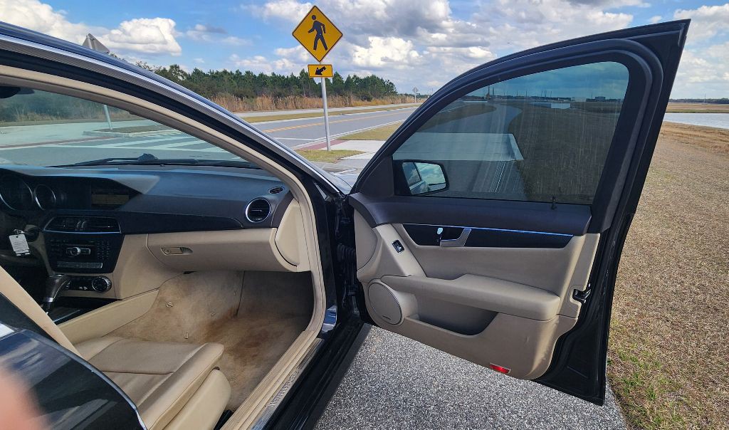 2012 Mercedes-Benz C-Class Image 17