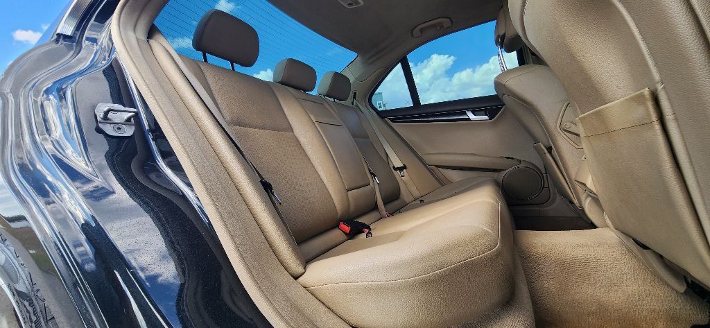 2012 Mercedes-Benz C-Class Image 22