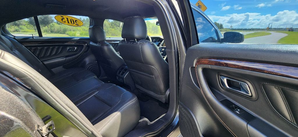 2015 Ford Taurus Image 22