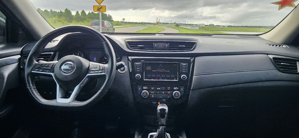 2018 Nissan Rogue Image 12