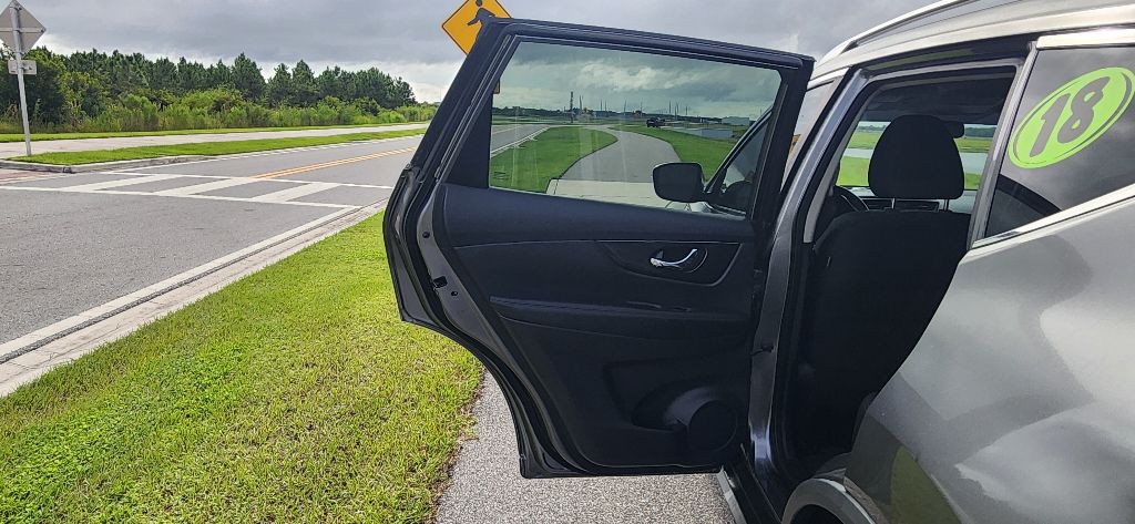 2018 Nissan Rogue Image 15