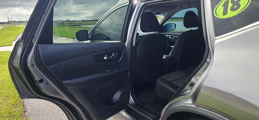 2018 Nissan Rogue Image 16