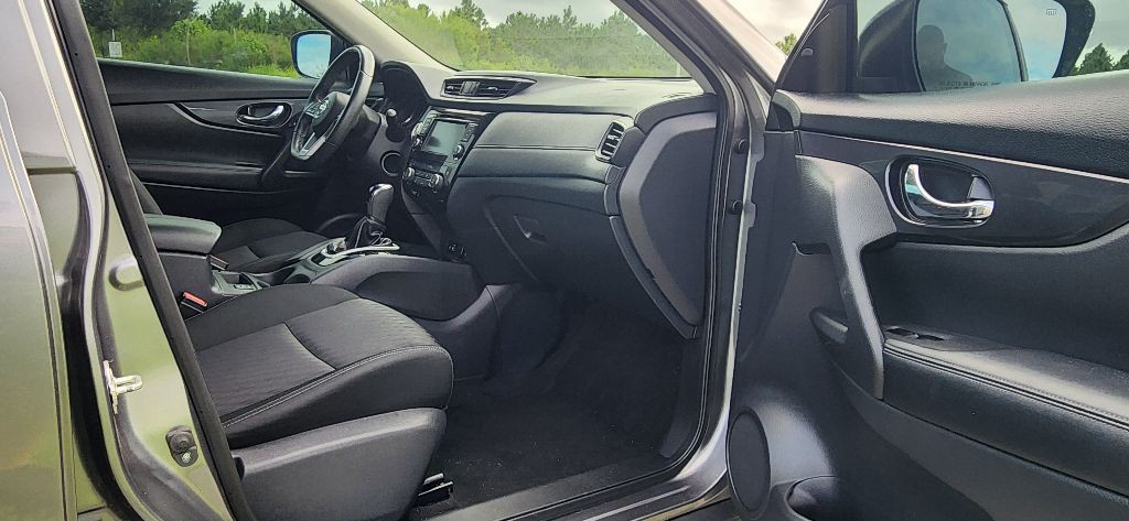 2018 Nissan Rogue Image 19