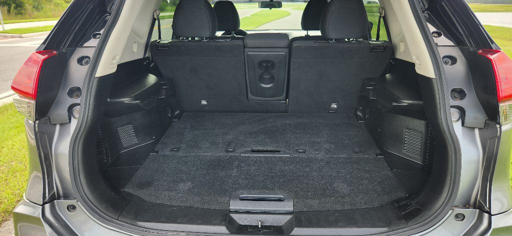 2018 Nissan Rogue Image 25