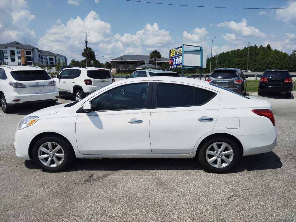2012 Nissan Versa Image 6