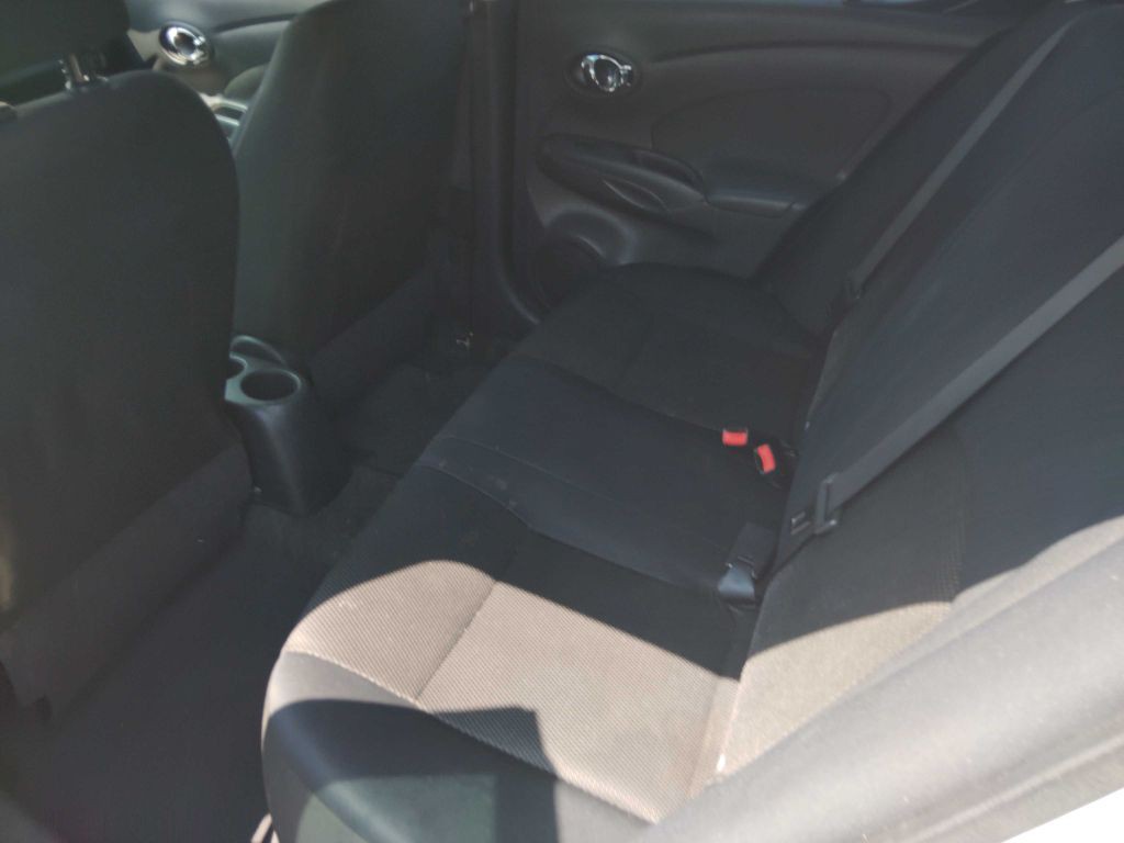 2012 Nissan Versa Image 11