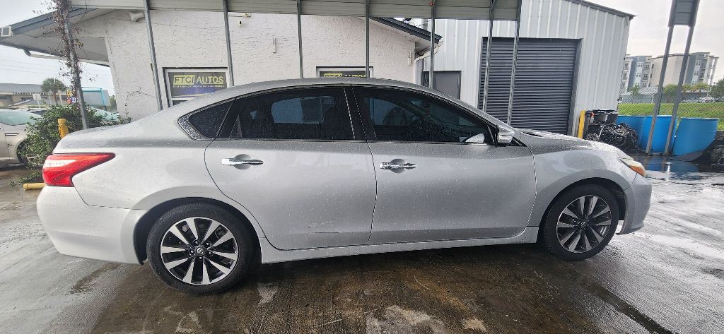 2017 Nissan Altima Image 4