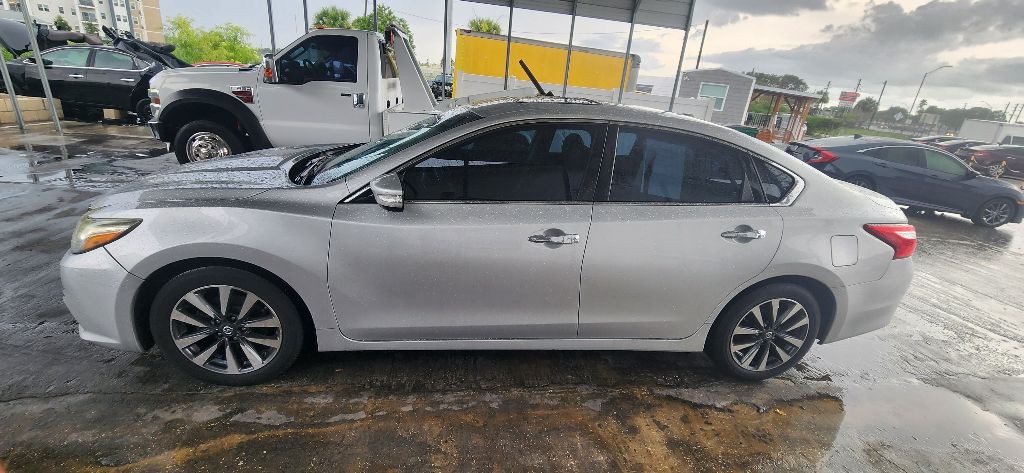 2017 Nissan Altima Image 8