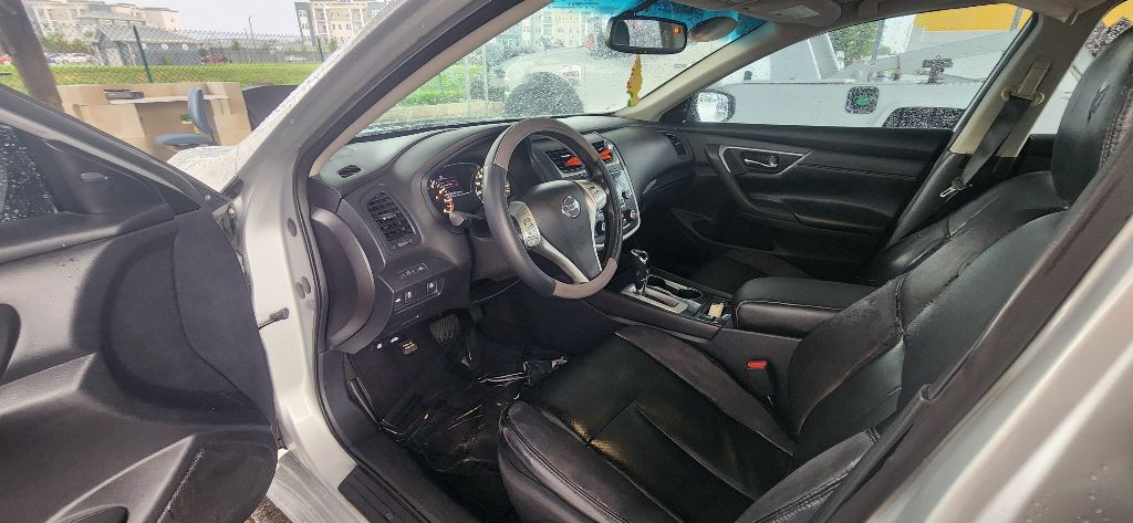 2017 Nissan Altima Image 10