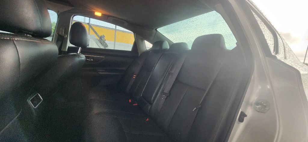 2017 Nissan Altima Image 16