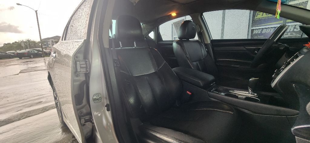 2017 Nissan Altima Image 19