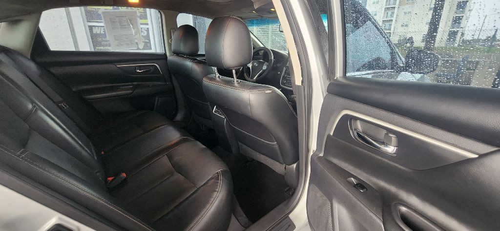 2017 Nissan Altima Image 21