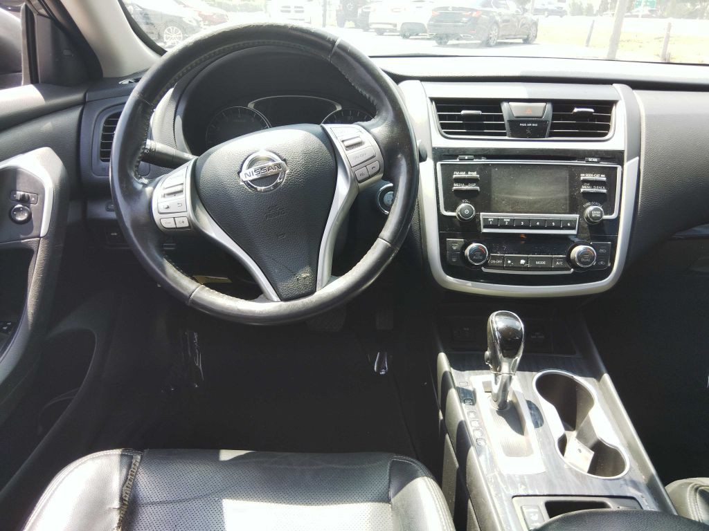 2018 Nissan Altima Image 8