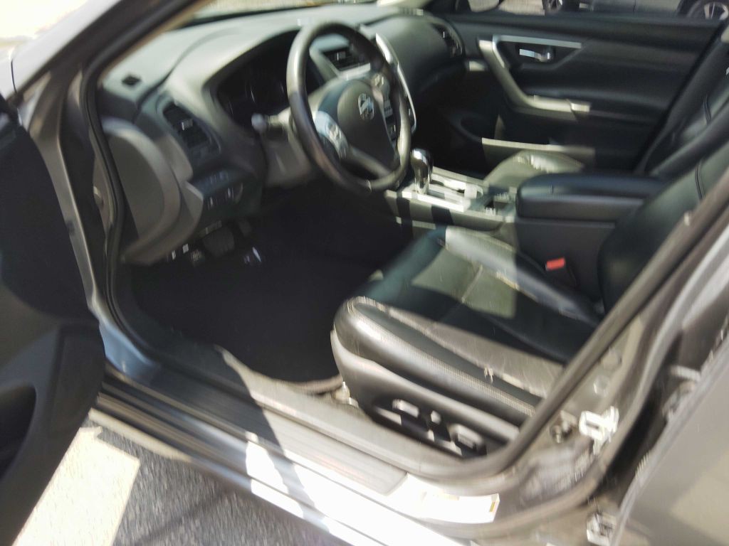 2018 Nissan Altima Image 10
