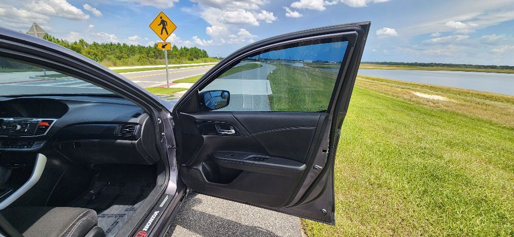 2015 Honda Accord Image 18