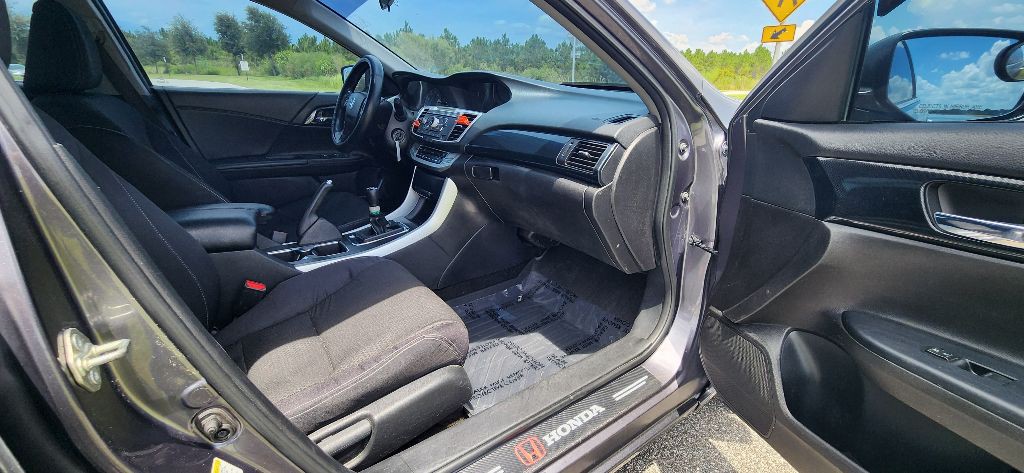 2015 Honda Accord Image 19