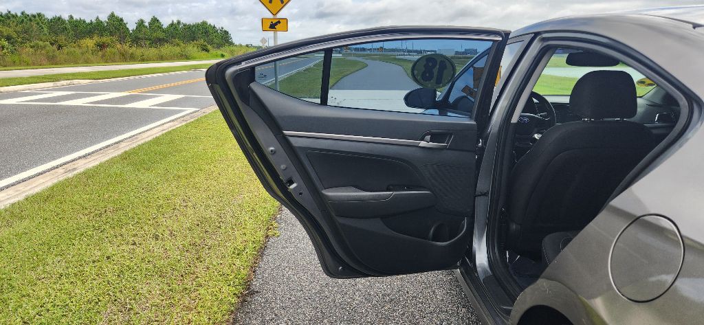 2018 Hyundai Elantra Image 16