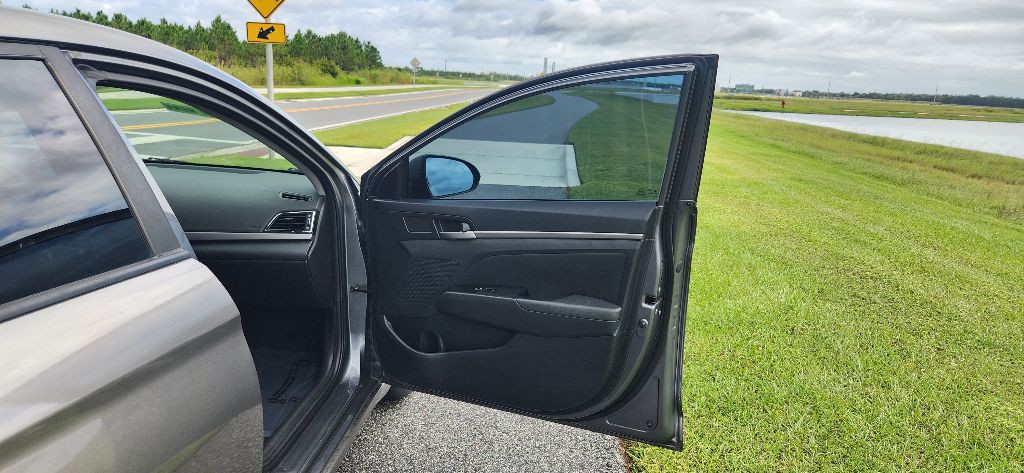 2018 Hyundai Elantra Image 17