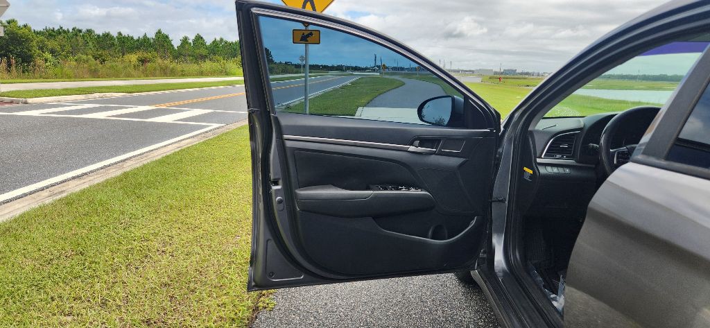 2018 Hyundai Elantra Image 9