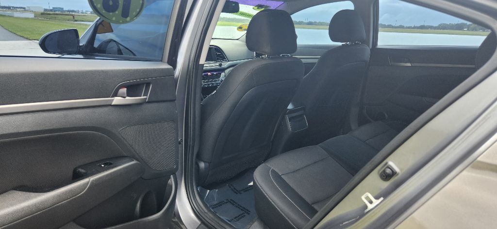 2018 Hyundai Elantra Image 16