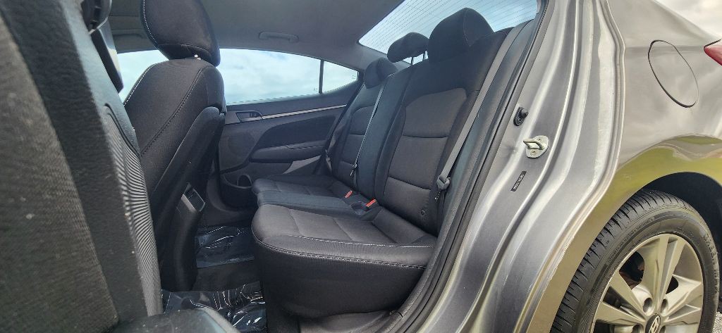 2018 Hyundai Elantra Image 17
