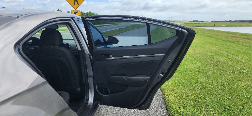 2018 Hyundai Elantra Image 21