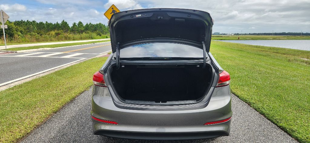 2018 Hyundai Elantra Image 24
