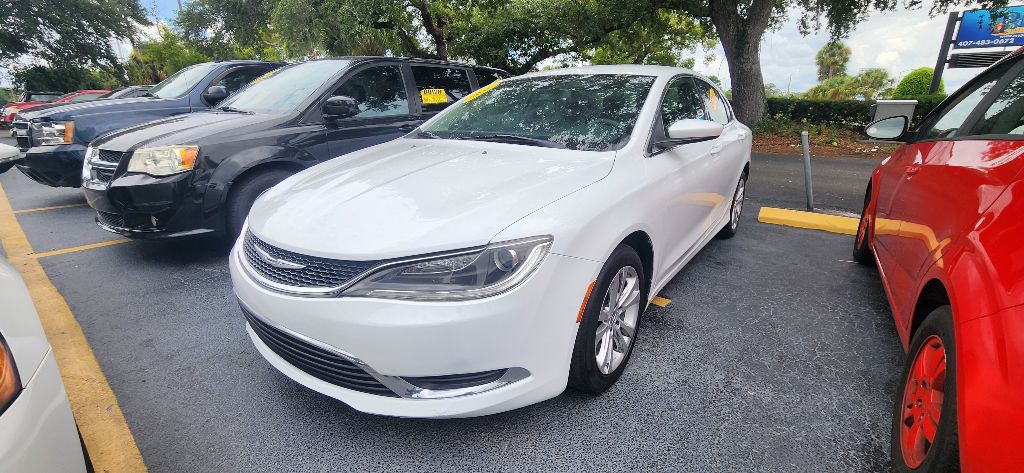 2016 Chrysler 200 Image 1