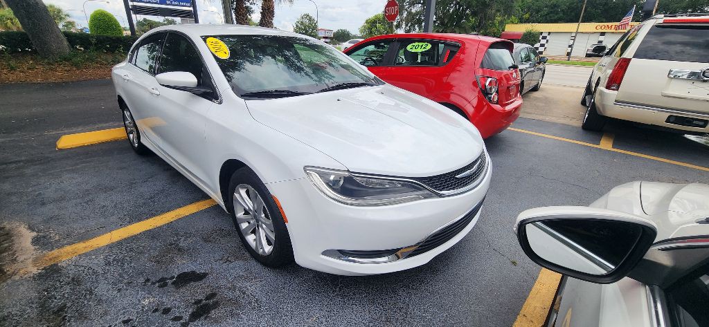 2016 Chrysler 200 Image 2