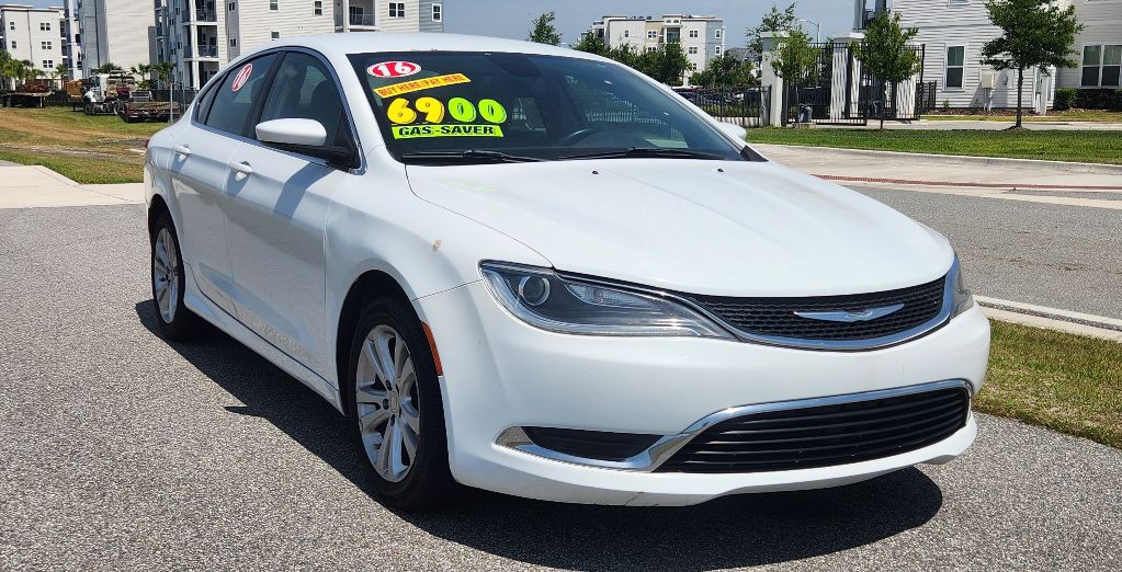 2016 Chrysler 200 Image 3