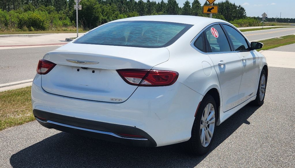 2016 Chrysler 200 Image 5