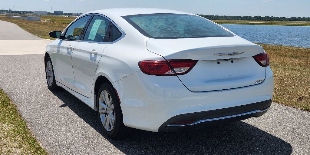 2016 Chrysler 200 Image 7