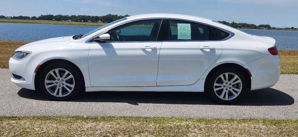 2016 Chrysler 200 Image 8
