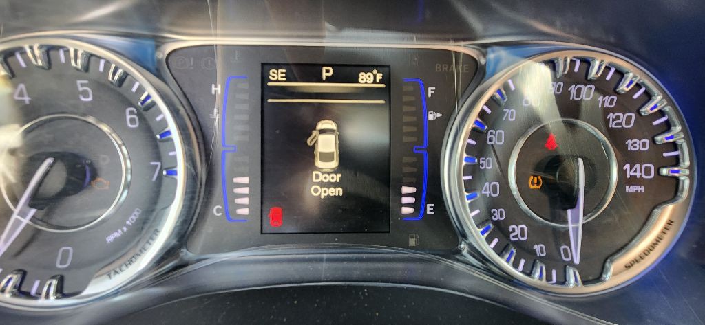 2016 Chrysler 200 Image 13
