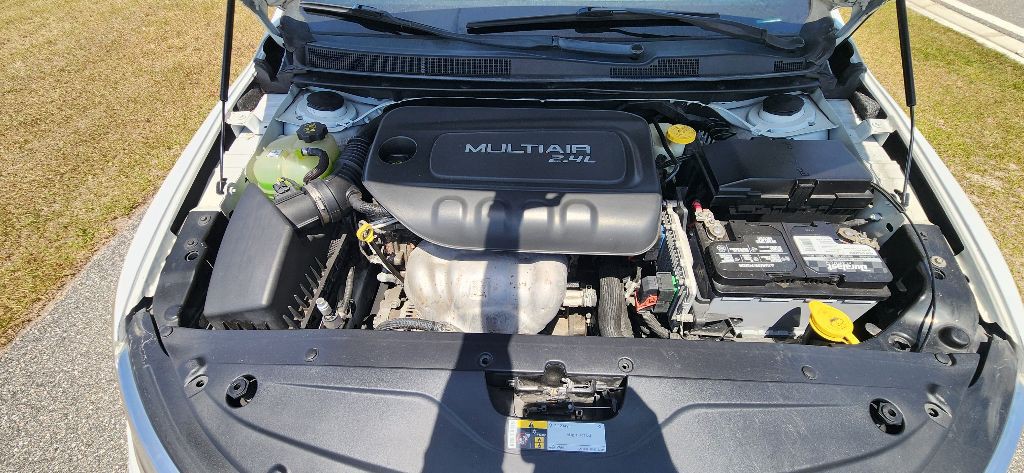 2016 Chrysler 200 Image 25